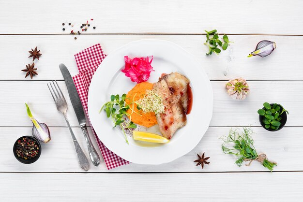 Talíř s domácim jedlom